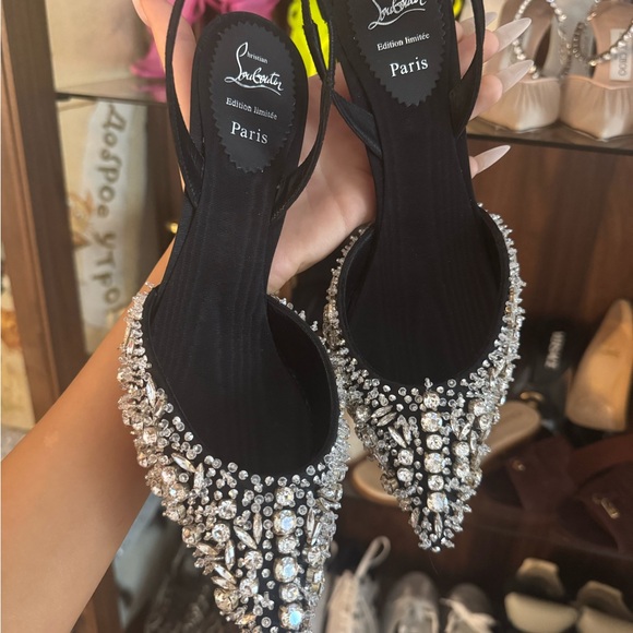 Christian Louboutin Shoes - QUEENISSIMA SLING 80
MATERIAL: MOIRE/BRODE/LINING
COLOR: BLACK/CRY/LIN BLACK